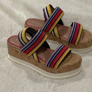 Gianni Bini platform sandal